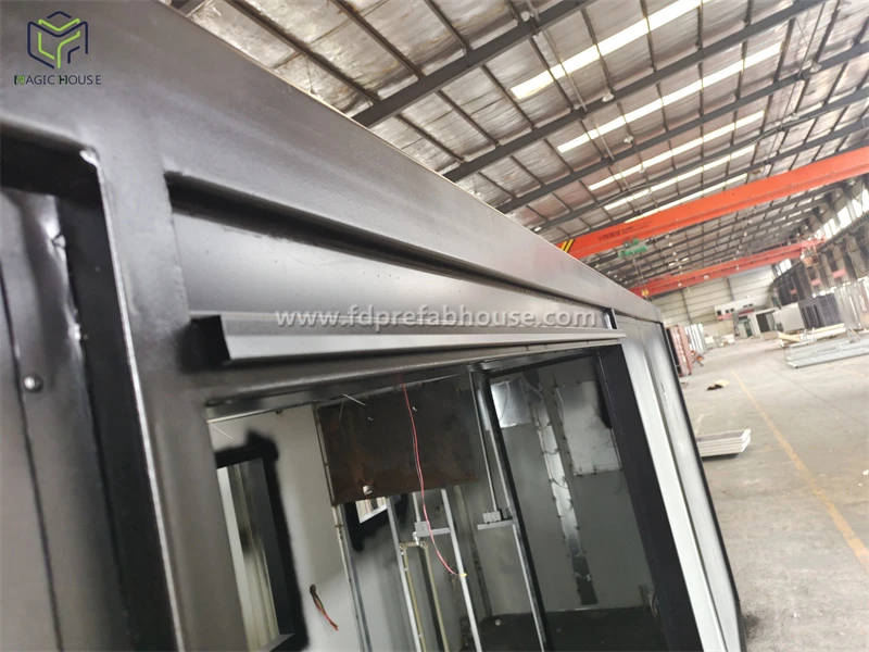Sealing of container door and window joints Sealing of container door and window joints